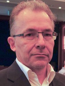 R Tischbierek