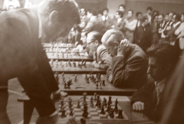 Robert James Fischer vs Carlos Garcia Palermo (1970) A Whiter Shade of Pale